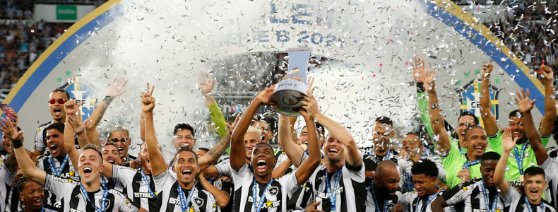 Botafogo levantando a taça